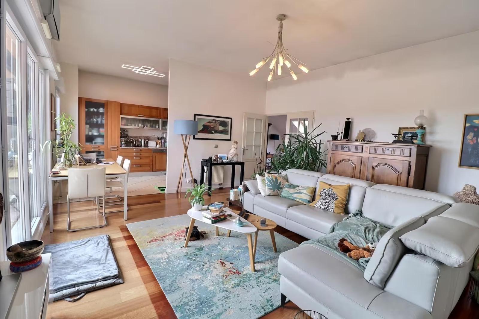 Superb penthouse in occupied life annuity with annuity