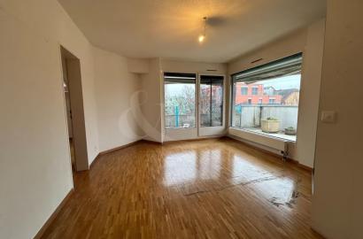 Exclusive penthouse occupying the entire floor with large terrace in the heart of Perly