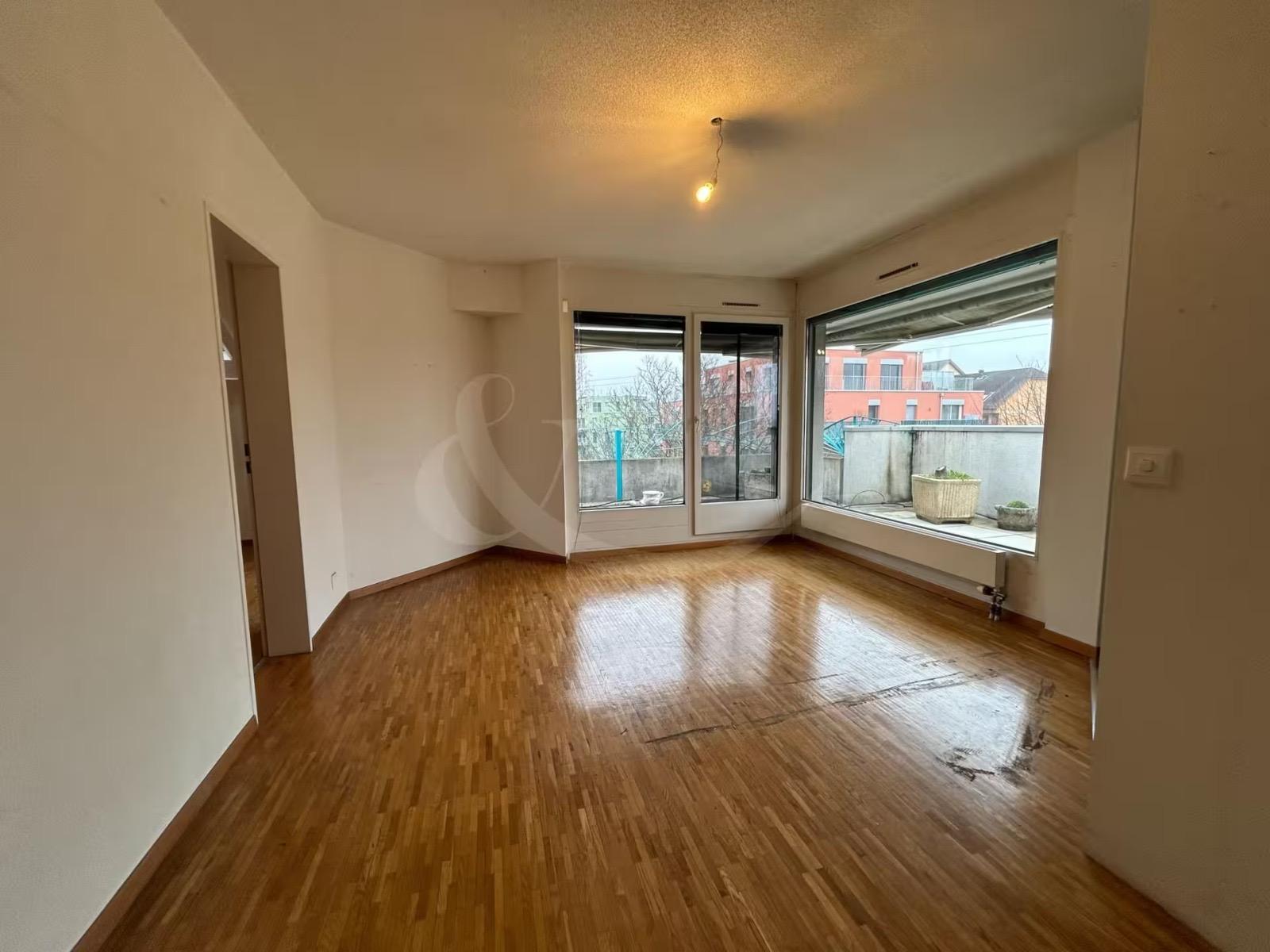 Exclusive penthouse occupying the entire floor with large terrace in the heart of Perly