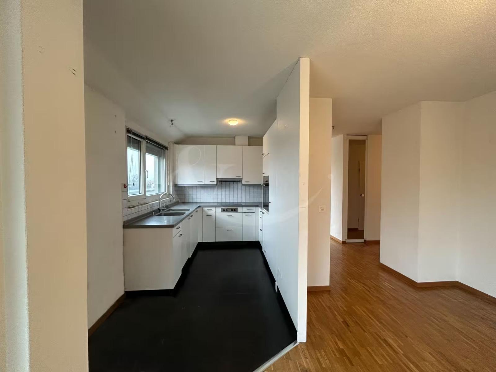 Exclusive penthouse occupying the entire floor with large terrace in the heart of Perly