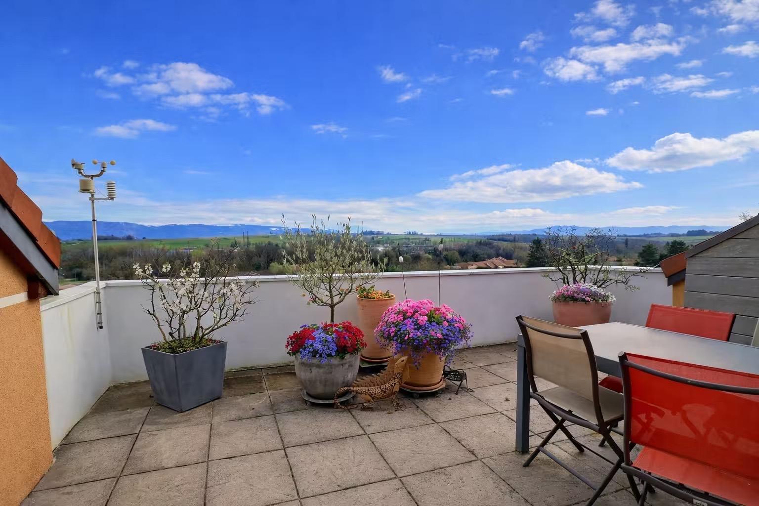 Superb penthouse in occupied life annuity with annuity