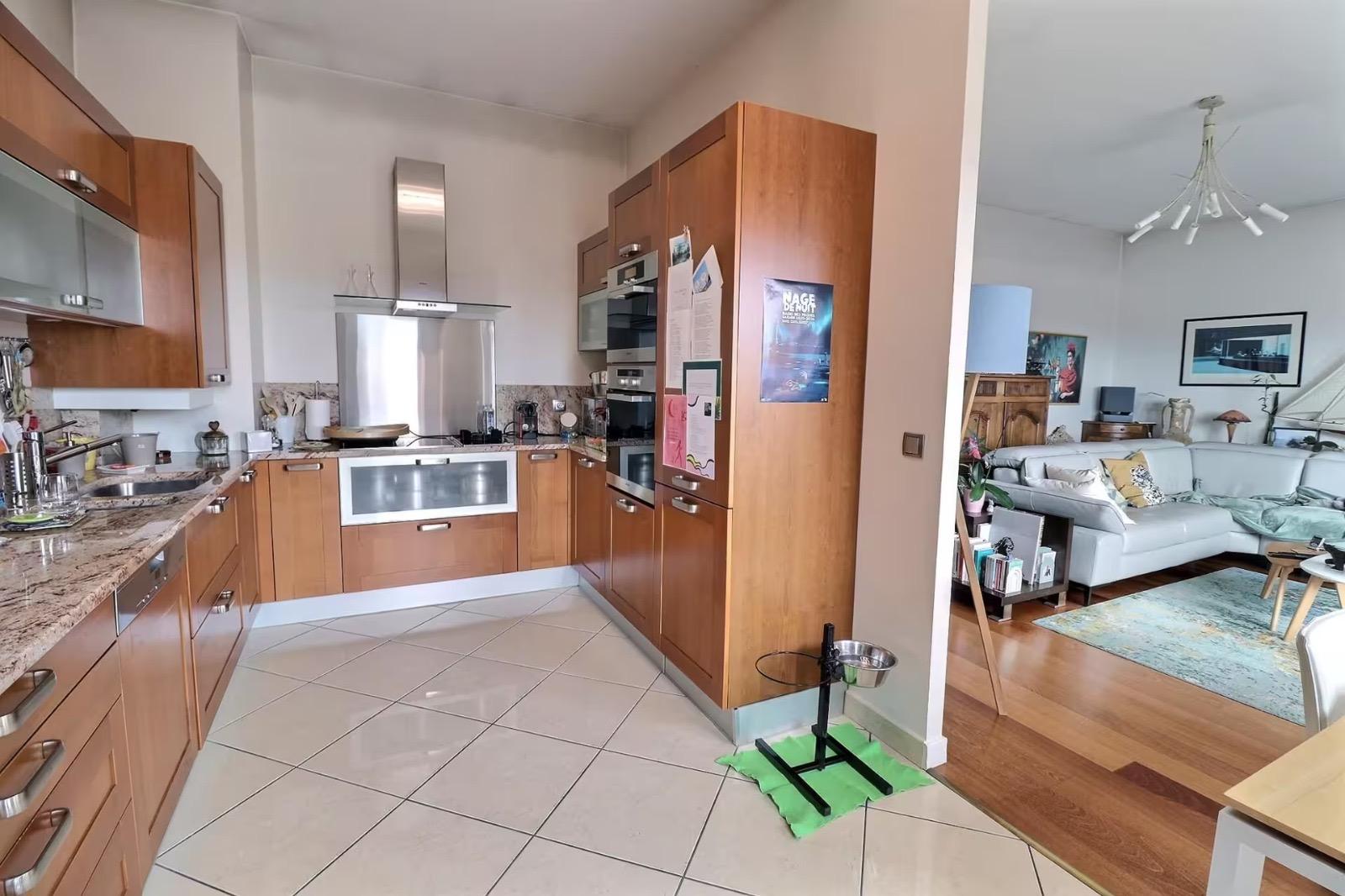 Superb penthouse in occupied life annuity with annuity