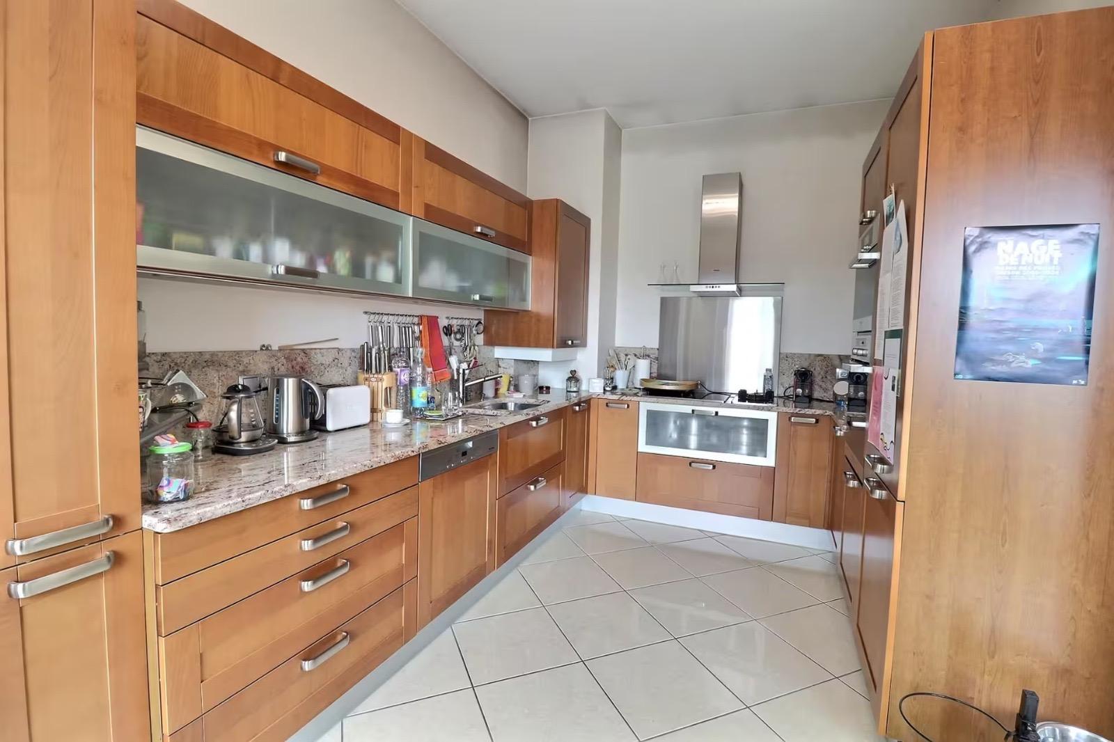 Superb penthouse in occupied life annuity with annuity
