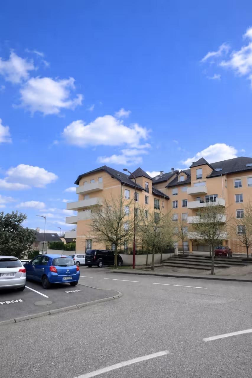 Superb penthouse in occupied life annuity with annuity