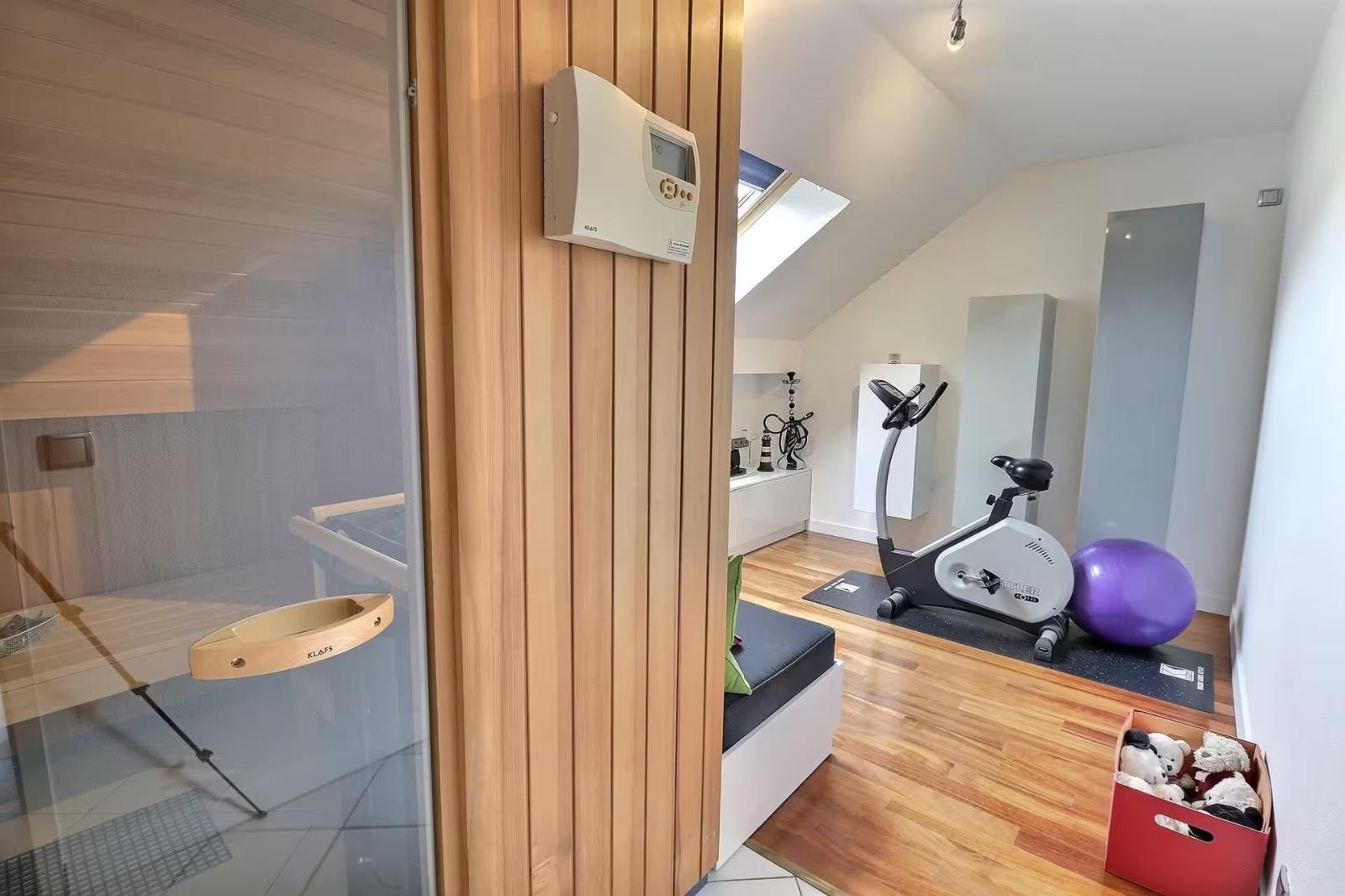 Superb penthouse in occupied life annuity with annuity