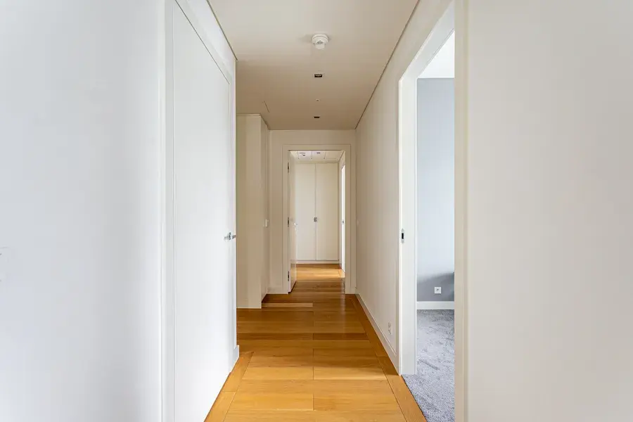 Luxury 3 Bedroom Apartment In Warsaw