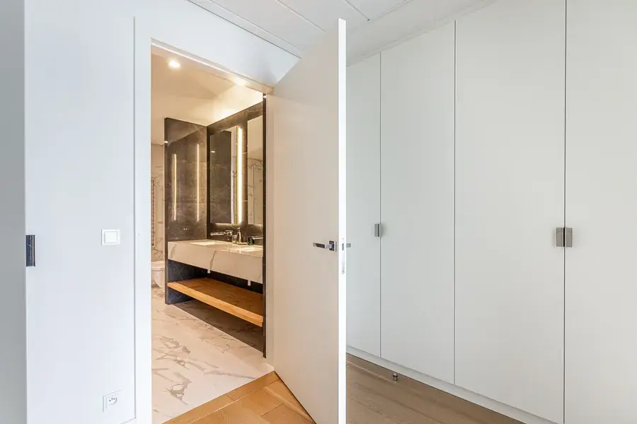 Luxury 3 Bedroom Apartment In Warsaw